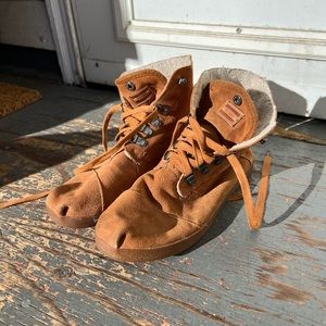 Tom’s shoes.  Fleece liner. Only lightly used